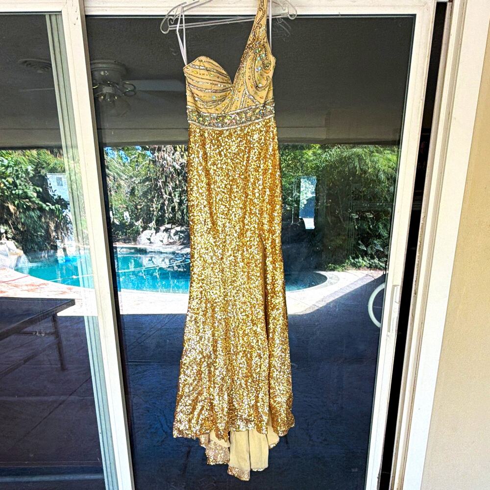 Envious Couture Prom Women’s 0 Gold Sequin One Shoulder Beaded Long Gown